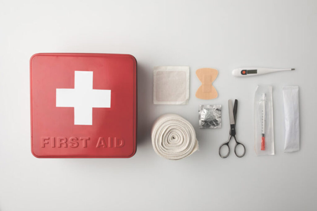 first-aid-kit-in-the-workplace
