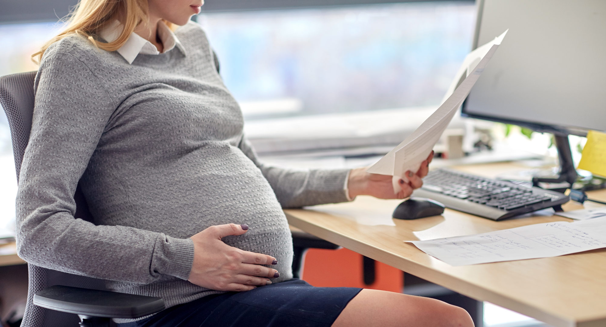 pregnant-employee-at-work