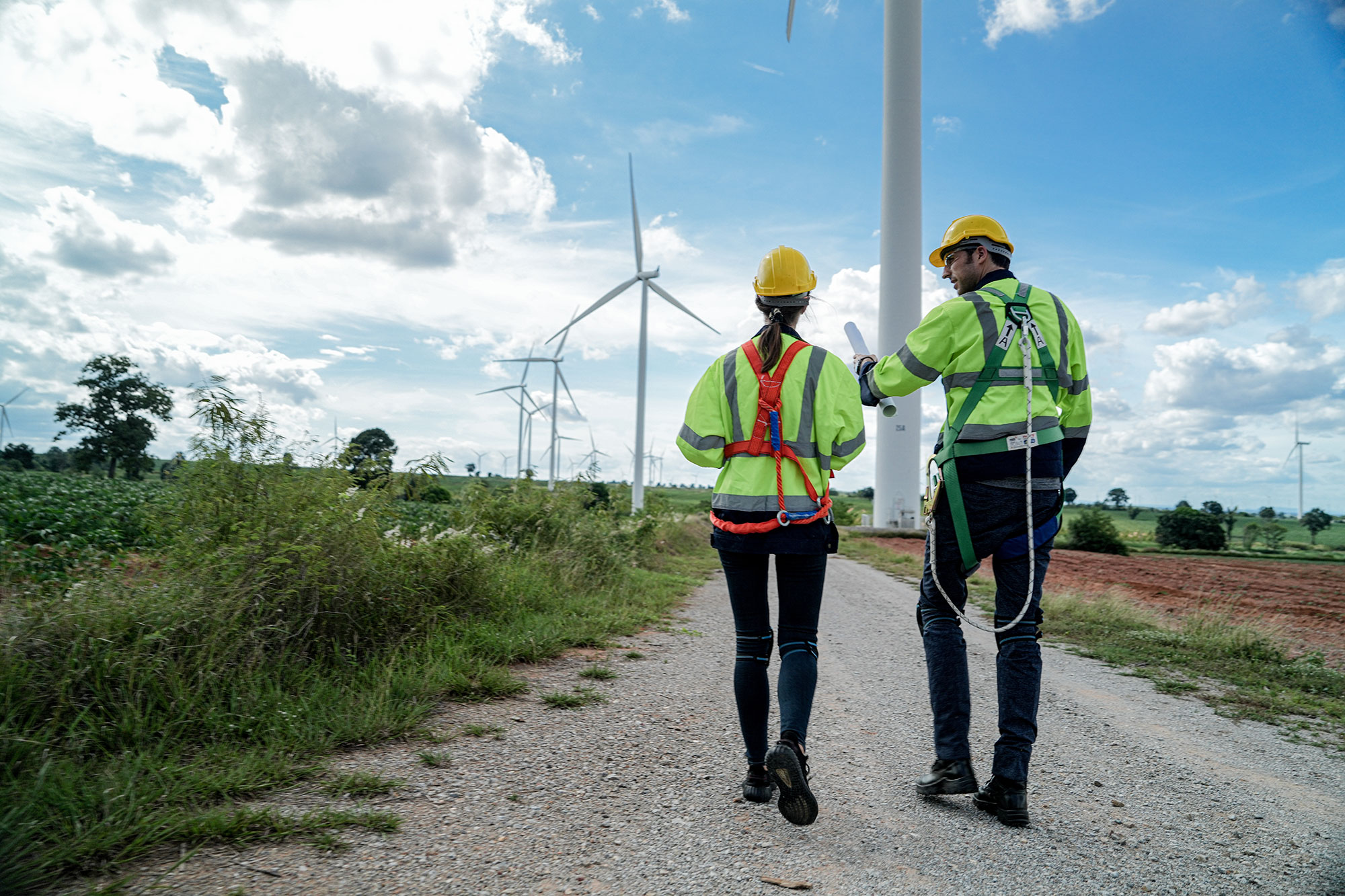 Engineers-inspecting-construction-of-wind-turbine-farm