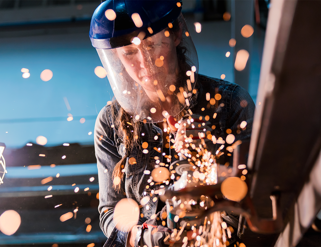 man-welding-with-face-mask